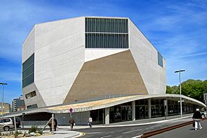 Archivo:1-Casa da Musica-exterior (1)