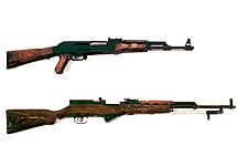 Archivo:AK-47 and SKS DD-ST-85-01268