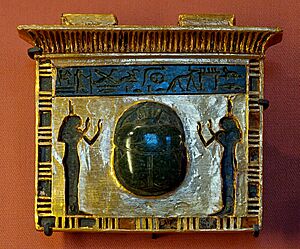 Archivo:Amulet Paser Louvre E69