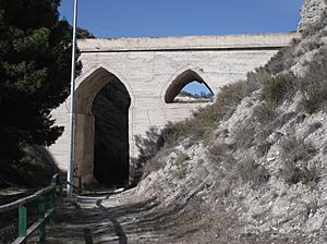 Archivo:Arco de la Mora