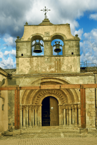 Arenillas de San Pelayo (Palencia) S Pelayo 2 5 0 Portico Norte.png