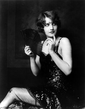 Archivo:Barbara Stanwyck, Ziegfeld girl, by Alfred Cheney Johnston, ca. 1924