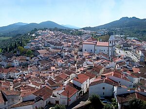 Archivo:Castelo de Vide - Igreja Matriz de Santa Maria da Devesa
