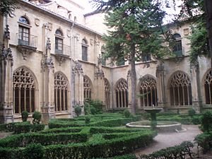 Archivo:Claustro del Monasterio de Oña--1