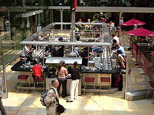 Archivo:Conveyor belt sushi overview