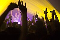 Archivo:DJ Tiesto in 808 Nightclub, progressive trance music, waves of euphoria, Bangkok, Thailand