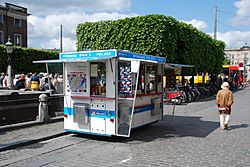 Archivo:Danish hot dog stand in Copenhagen