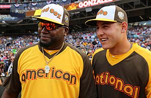 Archivo:David Ortiz chats with Anthony Rizzo during the T-Mobile -HRDerby. (28291311380)