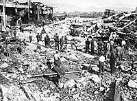 Archivo:German bombing of Piraeus