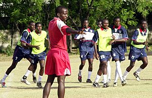 Archivo:Haiti national football team training in Port-au-Prince 2004-08-16 2