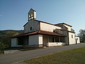 Archivo:Iglesia de Santiago el Mayor (Sariego)