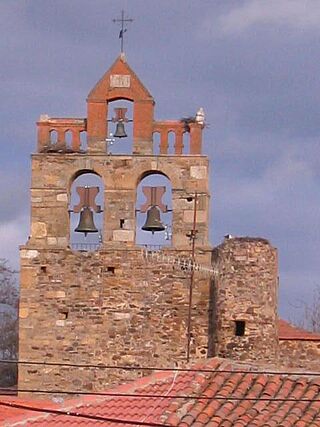 Iglesia de Sata María de Navianos de la Vega.jpg