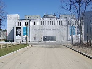 Archivo:Illinois Holocaust Museum and Education Center 1