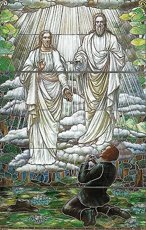 Archivo:Joseph Smith first vision stained glass