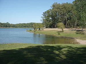 Archivo:Lago Iporá