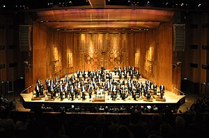 Archivo:London Barbican Hall LSO b