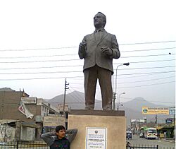 Archivo:Monumento de Alfonso Barrantes Lingán