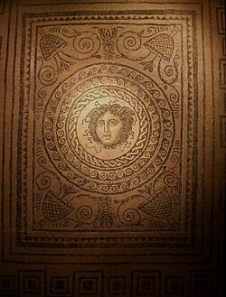 Mosaic de la Medusa, Museu d'Història de València.JPG