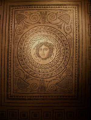 Archivo:Mosaic de la Medusa, Museu d'Història de València