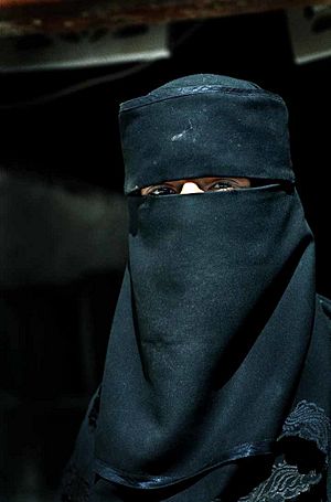 Archivo:Muslim woman in Yemen