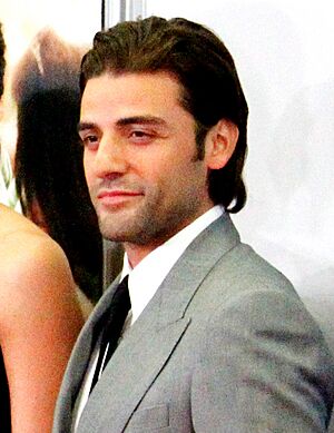 Archivo:Oscar Isaac at the New York Premiere of Won't Back Down, September 2012