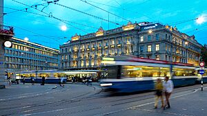 Archivo:Paradeplatz in Zürich