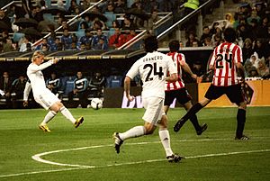 Archivo:Pase Guti Granero
