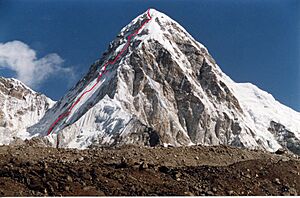 Archivo:Pumori-WestRoute-Bühler-Steck2001