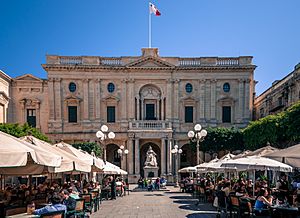Archivo:Republic Square Valletta Malta 2014