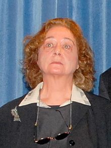 Rodríguez Zapatero entrega a Emma Cohen la Gran Cruz de la Orden Civil de Alfonso X el Sabio concedida, a título póstumo, a Fernando Fernán Gómez (cropped).jpg
