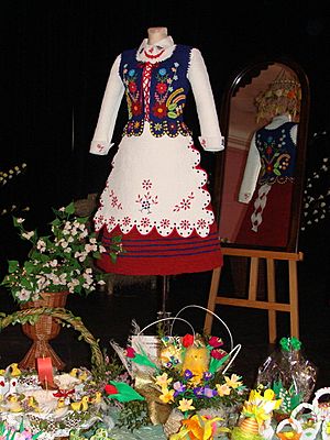 Archivo:Rzeszowski strój ludowy XIV Wystawa Wielkanocna wójta Gminy Sanok