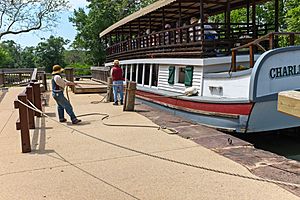 Archivo:Snubbing a boat C and O Canal 1