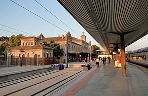 Archivo:Train station of Toledo, Spain 02