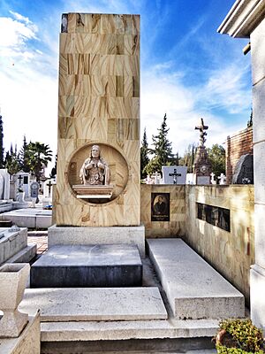 Archivo:Tumba de Refugio Reyes Rivas en el Panteón de la Cruz, Aguascalientes, Ags.