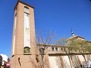 Archivo:Valdepeñas - Iglesia del Santo Cristo 2