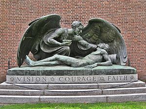 Archivo:Victory of Mercy Monument (1947), Loomis Chaffee School, Windsor, CT - April 2016