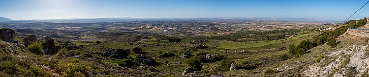 Archivo:Vista desde el balcón de El Buste, Zaragoza, España, 2017-05-23, DD 74-78 PAN