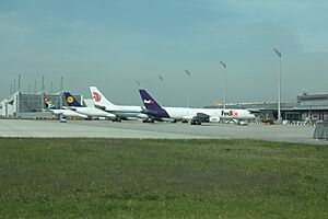Archivo:2011 01 MUC Airport Cargo Terminal