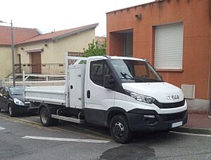 Archivo:2015 Iveco Daily - Chassis Cab - Fr