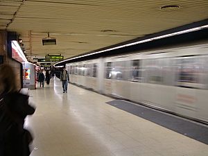 Archivo:Barcelona metro pl Catalunya