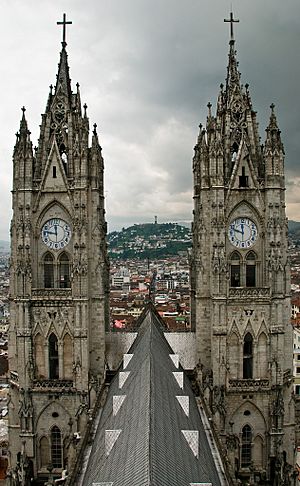 Archivo:Basilica del voto nacional - panoramio - Quito magnífico (9)