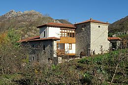 Archivo:Casona de los Menéndez, La Aldea (Laviana)