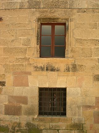 E17 Finestrals de la Casa de la Vila.jpg