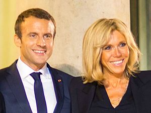 Archivo:Emmanuel et Brigitte Macron (cropped)