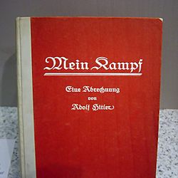 Archivo:Erstausgabe von Mein Kampf