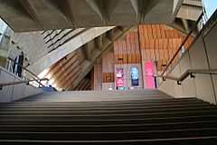 Archivo:Escaleras interiores del teatro de la ópera de Sydney