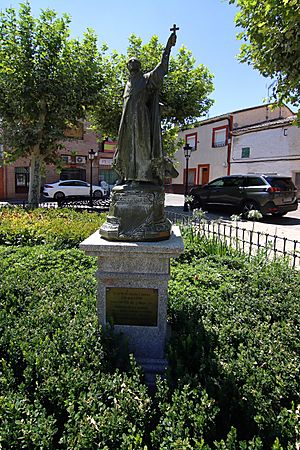 Archivo:Estatua de Fray Mateo de Covisa, Calera y Chozas