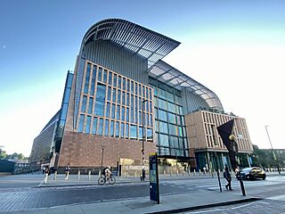 Francis Crick Institute, Euston, June 2025.jpg