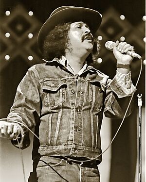 Freddy Fender singing in 1977.jpg