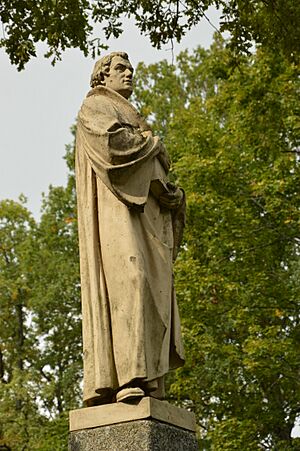 Archivo:Gulbene, statue of Martin Luther